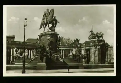 Berlin. Denkmal Kaiser Wilhelm