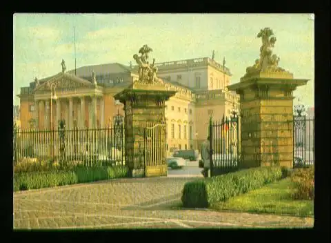 Berlin. Blick auf die Deutsche Staatsoper