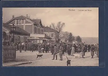 AK Verdun L´arrivee des Bleus 1920