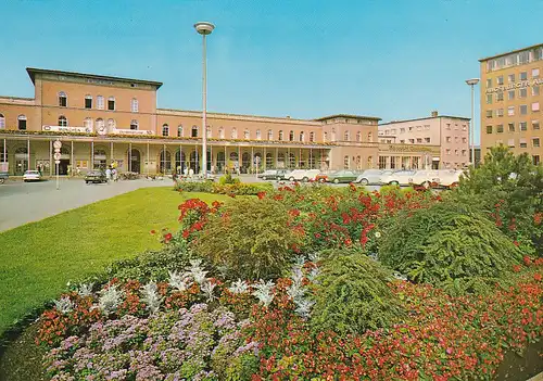 32 - Deutschland - Augsburg , Hauptbahnhof , Auto , Blumen - gelaufen 1984