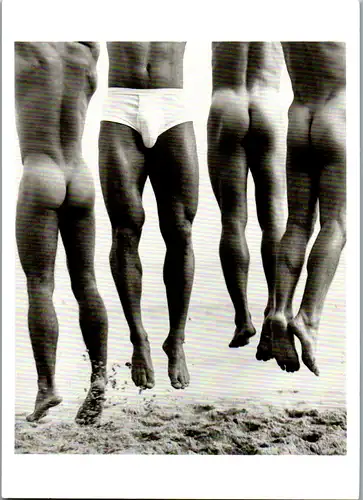 10537 -  - Los Angeles , Jump , Paradise cove , Fotograf Herb Ritts - nicht gelaufen