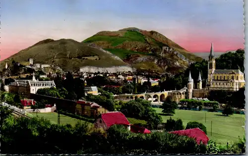 23369 - Frankreich - Lourdes , La Basilique et le Chateau Fort - gelaufen