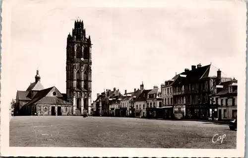 32990 - Frankreich - Verneuil sur Avre , La Place et l'Eglise de la Madeleine - gelaufen