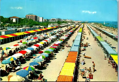 33817 - Italien - Riccione , La grande spiaggia , Strand - gelaufen 1968