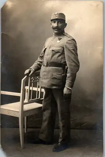 35233 - Militaria - Aufnahme Soldat in Uniform - nicht gelaufen