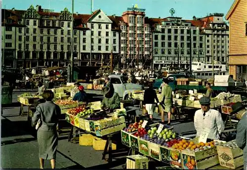 48392 - Norwegen - Bergen , Parti fra Torget , Fruktsalg , Market Place - nicht gelaufen