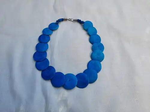 Collier aus türkisblauen Holzscheiben, Halskette Vintage