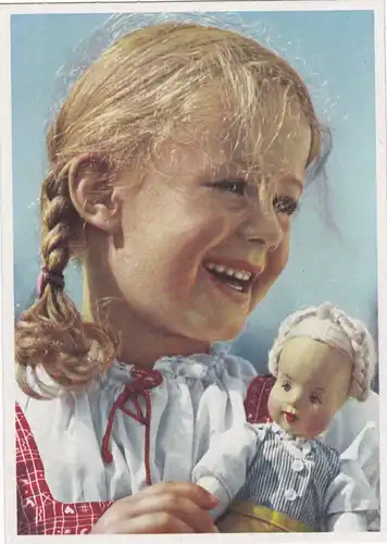 [Ansichtskarte] "Mädchen bei der Arbeit" - Kinderpflege. 