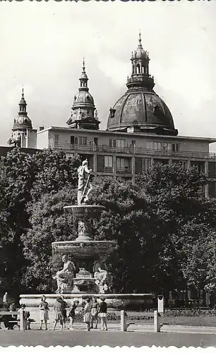 Budapest Engelsplatz Ybl-Brunnen ngl C4042