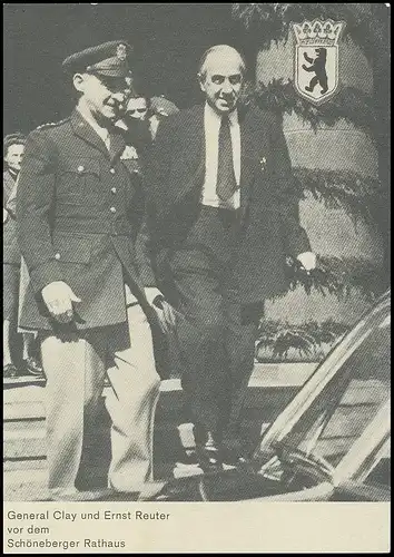 General Clay und Ernst Reuter vor dem Schöneberger Rathaus ngl 138.629