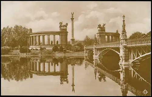 Budapest Milleniumsdenkmal mit Teich ngl 140.203