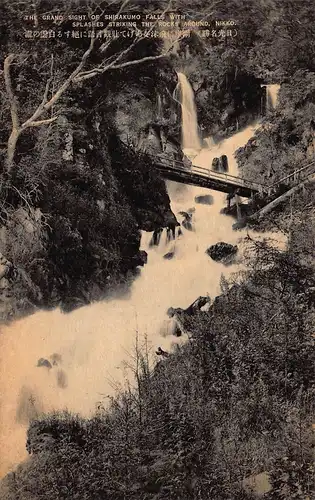 Japan Nikkō - Shirakumo Wasserfälle taucht die Felsen in Gischt ngl 160.641