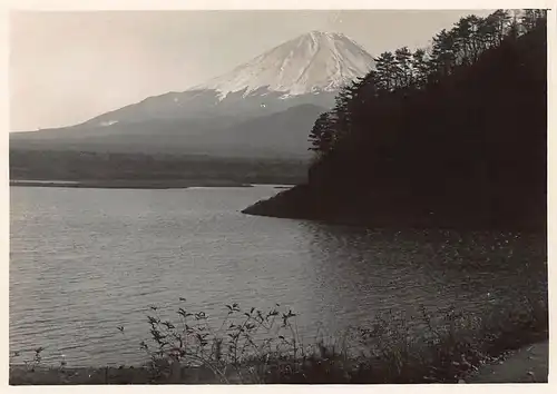 Japan See Shoji mit Vulkan Fuji und Seitenkrater Omurayama 160.081