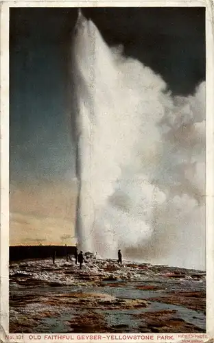 Yellowstone Park - Old faithful Geyser -39236