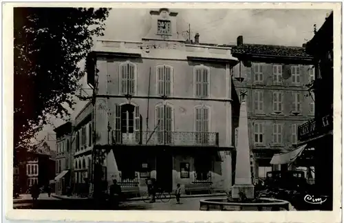 Istres - Place de la Maine -9332