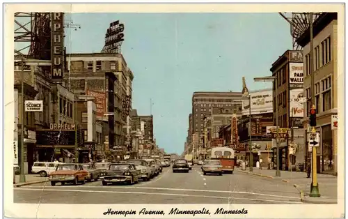 Minneapolis - Hennepin Avenue -137822