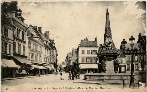 Noyon - La Place de l Hotel -218300