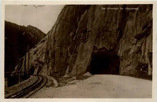 Das Urnerloch bei Andermatt -275880