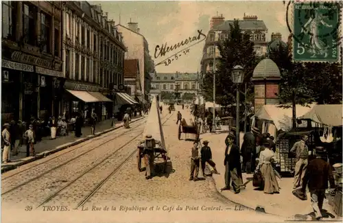 Troyes - La rue de la Republique -221210