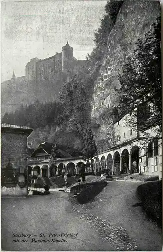 Salzburg, St. Petersfriedhof mit der Maximus-Kapelle -361426