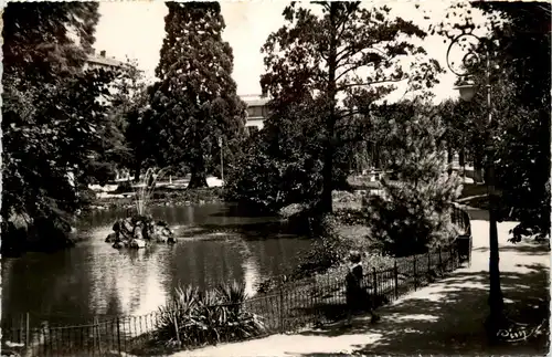 Montbrison, Un Joli coin du Jardin dÀllard -365402