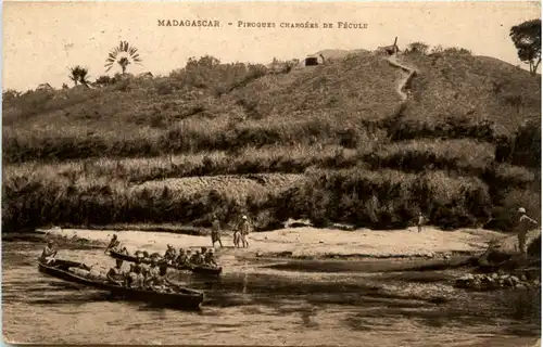 Madagascar - Pirogues Chargers de Fecule -99386