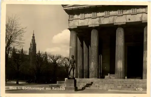 Wien, Thessäustempel mit Rathaus -456260