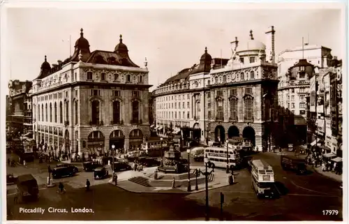 London - Picadilly Circus -469790