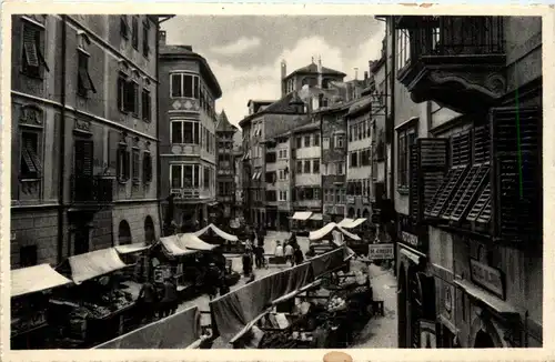 Bolzano - Piazza Erbe -93994