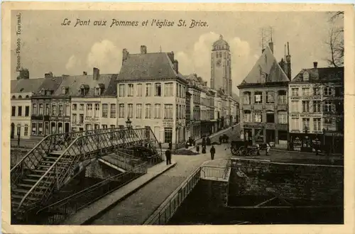 Le Pont aux Pommes et lèglise St. Brice -392860