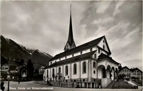 Stans, Kirche mit Winkelrieddenkmal -506958