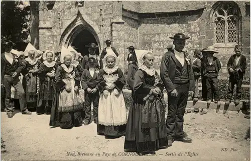 Cornouailles - Sortie de l Eglise -644224