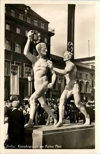 Berlin - Kämpfertruppe am Pariser Platz- Hakenkreuz -655276