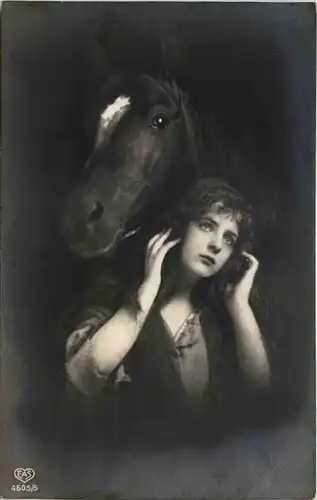 Frau mit Pferd -658818