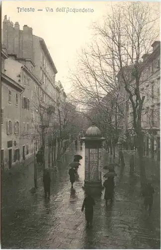 Trieste - Via dell Acquedotto - Litfassäule -665938