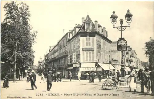 Vichy - Place Victor-Hugo et Rue de Nimes -665952