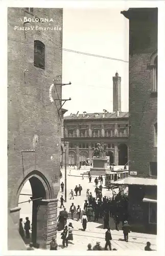 Bologna - Piazza V. Emanuele -694476