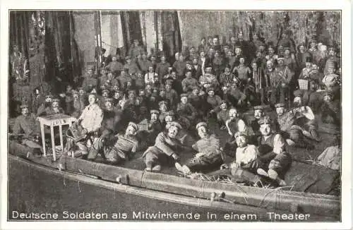 WW1 - Deutsche Soldaten als Mitwirkende in einem Theater -732256