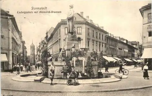 Darmstadt - Ludwigsplatz mit Bismarck-Brunnen -733110