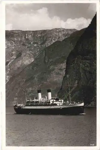 Im Fjord Norwegens -735132