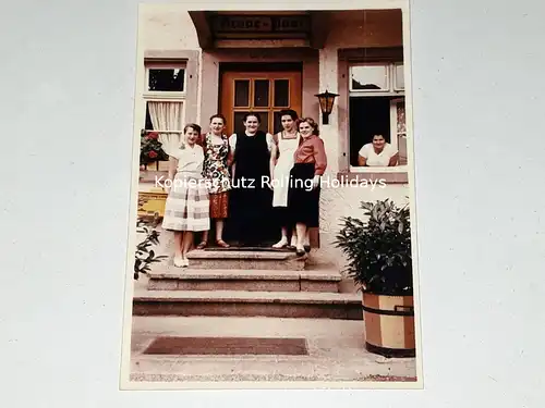 historisches Foto – 1957 – Gasthaus Krone-Post – Altsimonswald (LK Emmendingen) – Schwarzwald – Frauen – Belegschaft