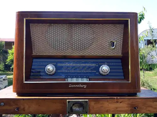 Nr. 69 VEB Stern-Radio RFT Sonnebrg Sekretär Suüer 687/57WU – Baujahr 1957-59  - Röhrenradio  