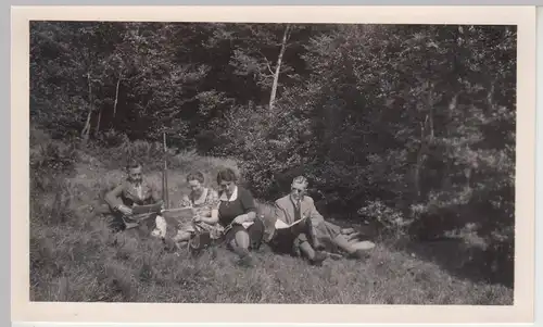 (F9493) Orig. Foto Hebelhof (Schwarzwald), Wanderer sitzen im Gras 1939