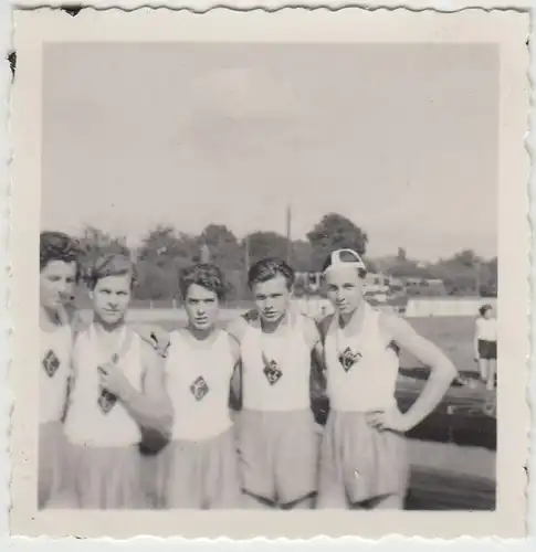 (F22340) Orig. Foto Sport-Ruder-Mannschaft a. Torgau im Dress 1950er