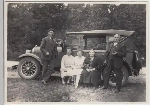 (F17803) Orig. Foto Personen am Automobil zw. Dömitz u. Dannenberg 1929