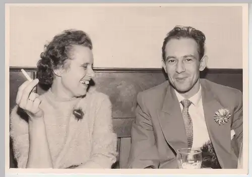 (F13860) Orig. Foto Herr Erwin Kalkstein a. Bremerhaven u. Frau Krug am Tisch 19