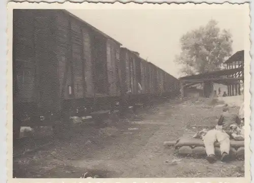 (F13726) Orig. Foto deutsche Soldaten am Güterzug, Transport v. Augsburg n. Chau