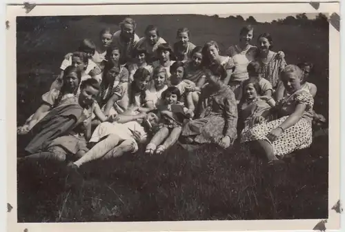 (F12312) Orig. Foto Mädchen Wanderung in Wermelskirchen, bei der Markusmühle 192