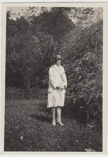 (F12224) Orig. Foto Kiel, junge Frau im Hohenzollernpark 1929