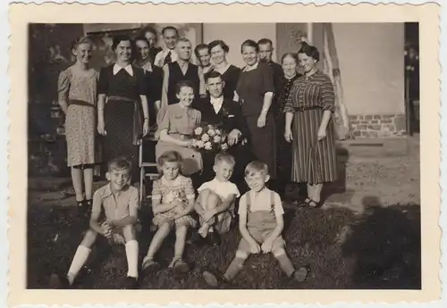 (F10522) Orig. Foto Gruppenbild im Garten, Feier, Hochzeit 1930er